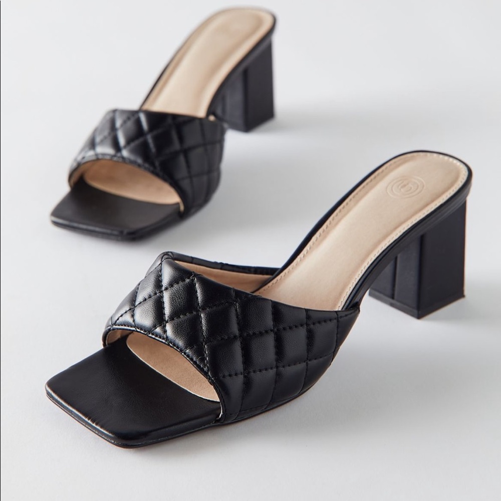 Urban outfitter black mules